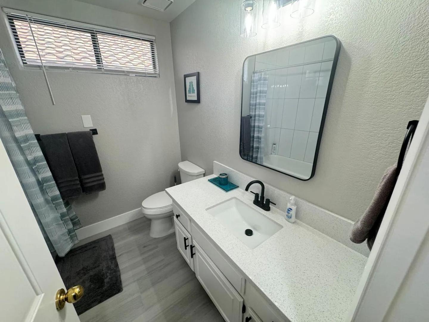 Delightful 4 Bedroom House With Pool! * Las Vegas